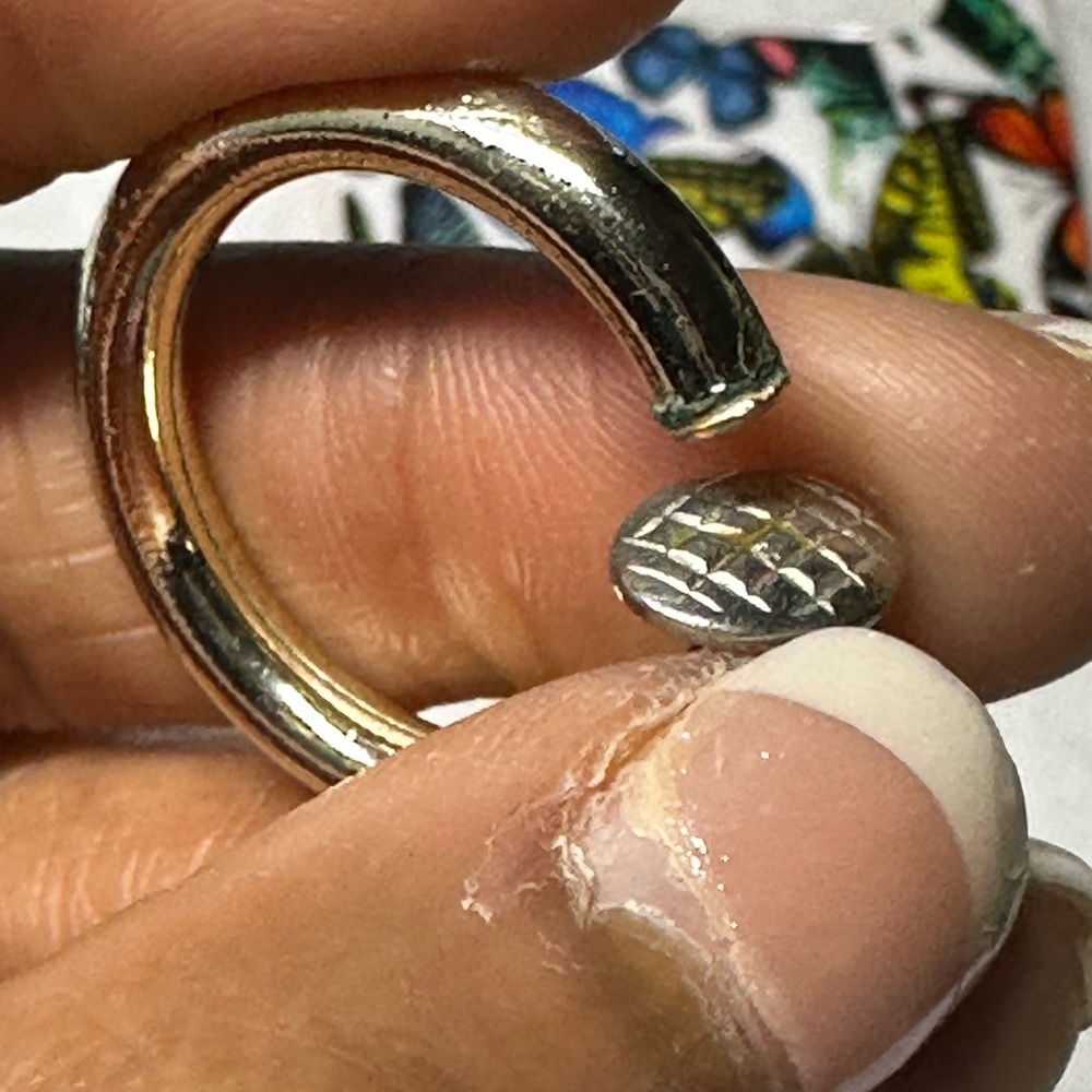 Vintage two tone metal Hoop Earrings - Picture 5 of 9